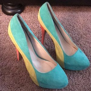 High heel pumps